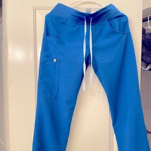 very gently used women’s Figs XSP Kade cargo scrub pants royal blue
